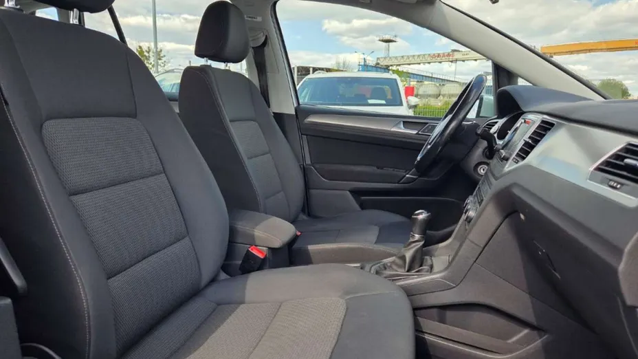 VOLKSWAGEN Golf Sportsvan -