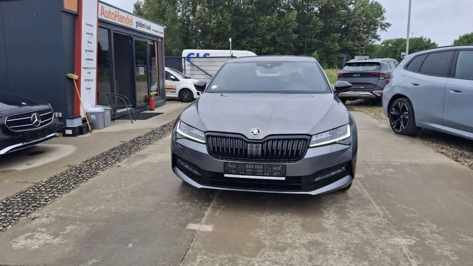SKODA Superb -