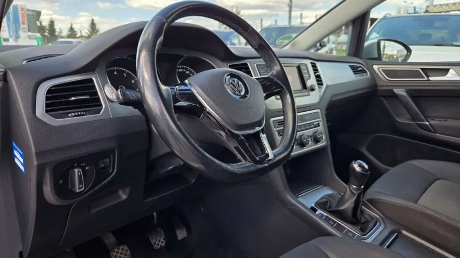 VOLKSWAGEN Golf Sportsvan -