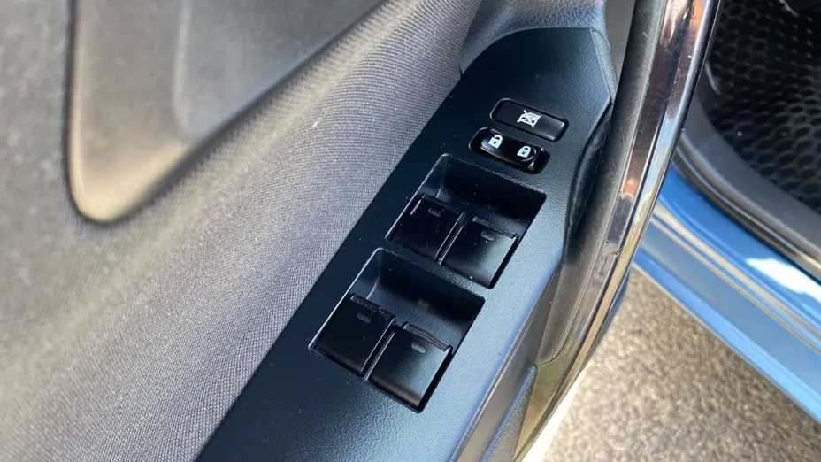 TOYOTA Auris -