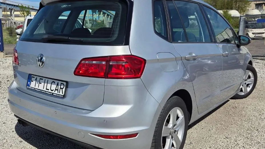 VOLKSWAGEN Golf Sportsvan -
