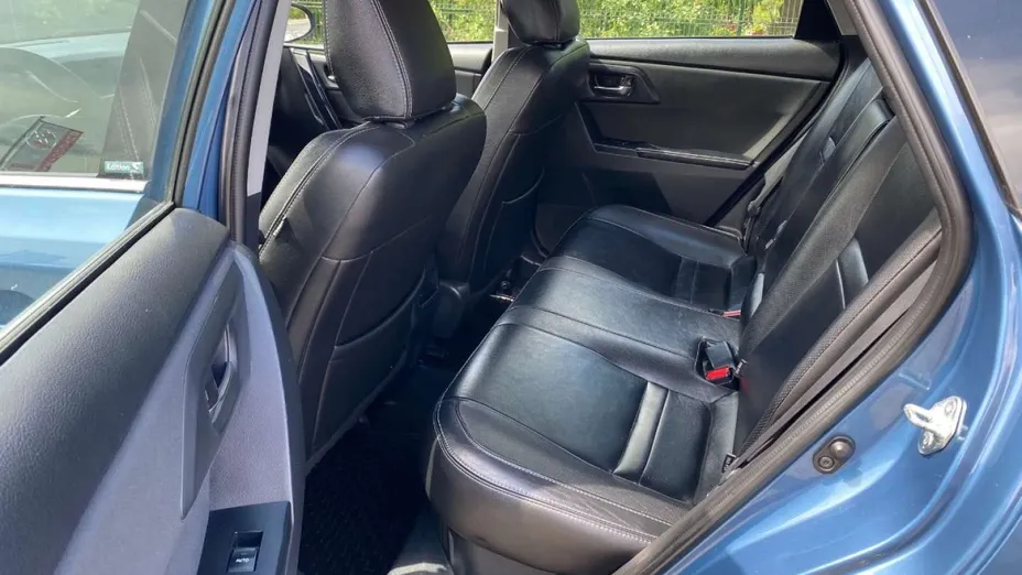 TOYOTA Auris -