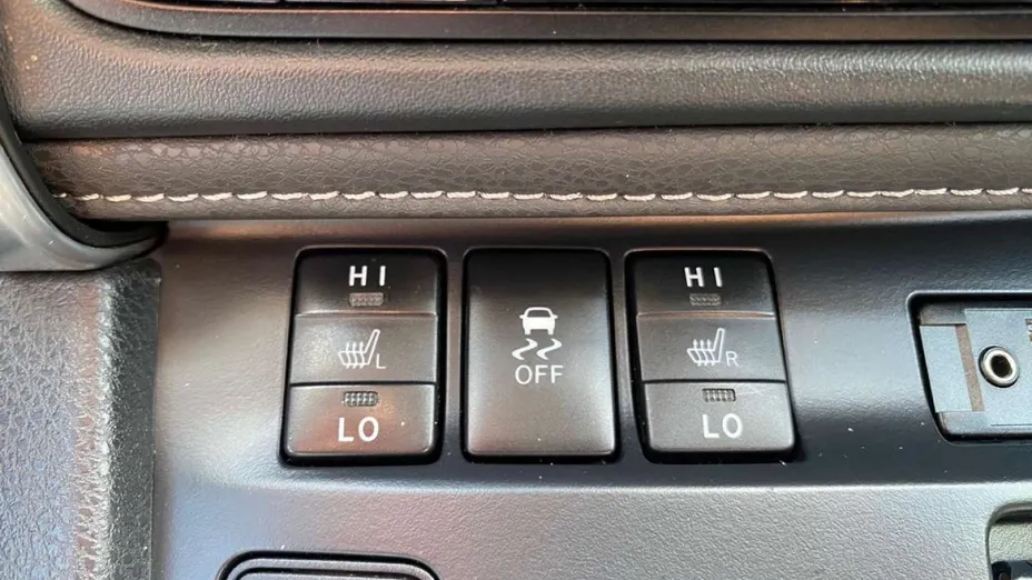 TOYOTA Auris -