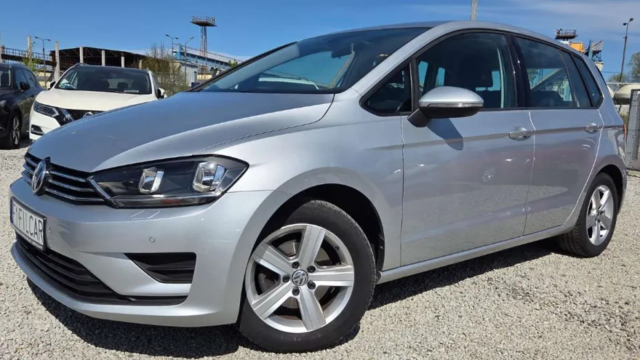 VOLKSWAGEN Golf Sportsvan -