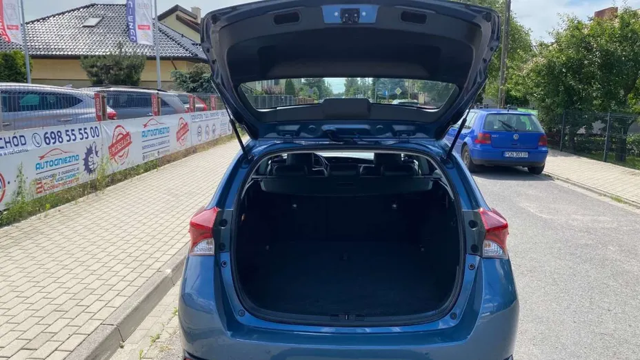 TOYOTA Auris -