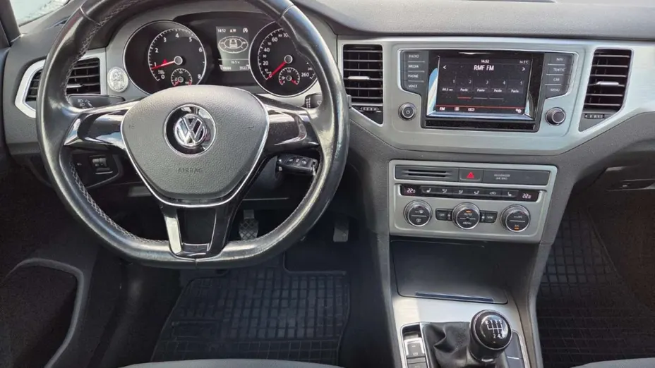 VOLKSWAGEN Golf Sportsvan -
