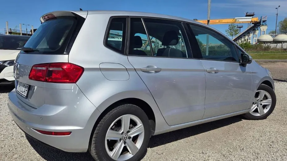VOLKSWAGEN Golf Sportsvan -