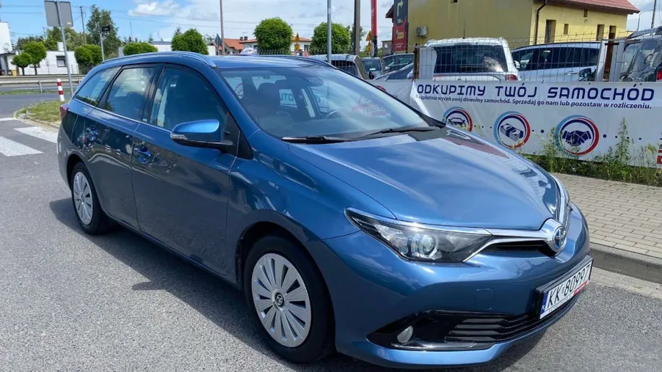TOYOTA Auris -