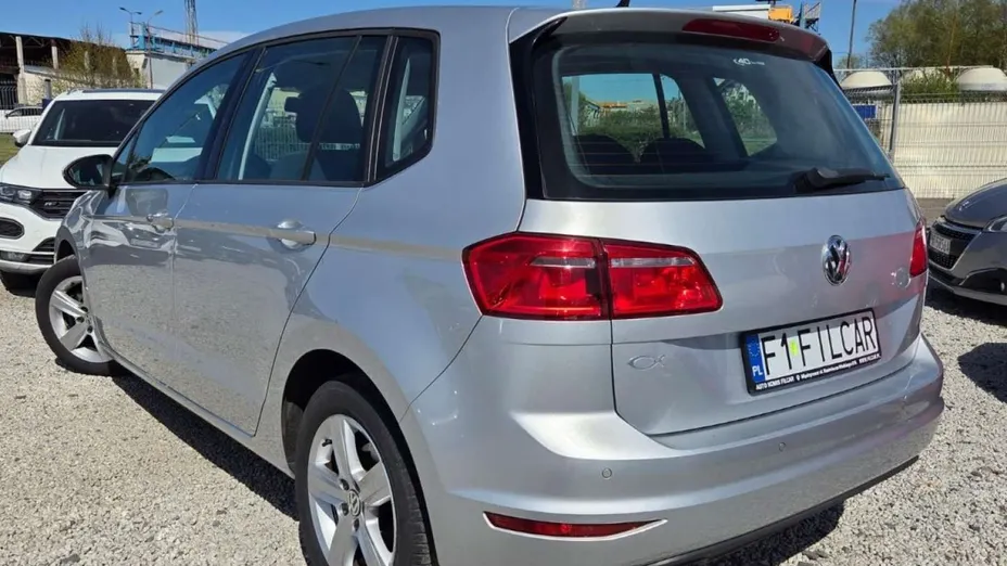VOLKSWAGEN Golf Sportsvan -