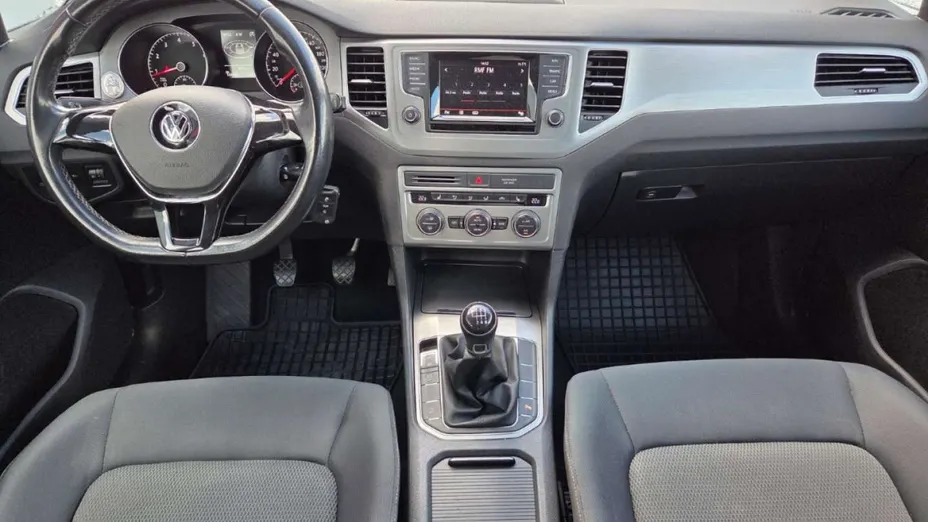 VOLKSWAGEN Golf Sportsvan -