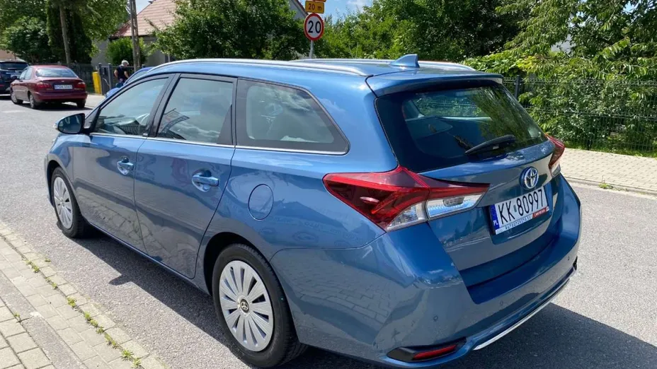 TOYOTA Auris -