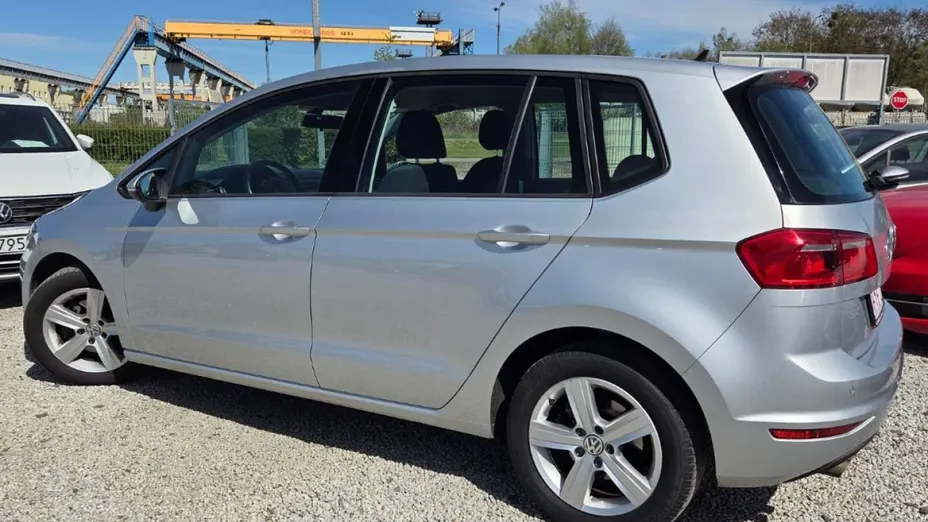 VOLKSWAGEN Golf Sportsvan -