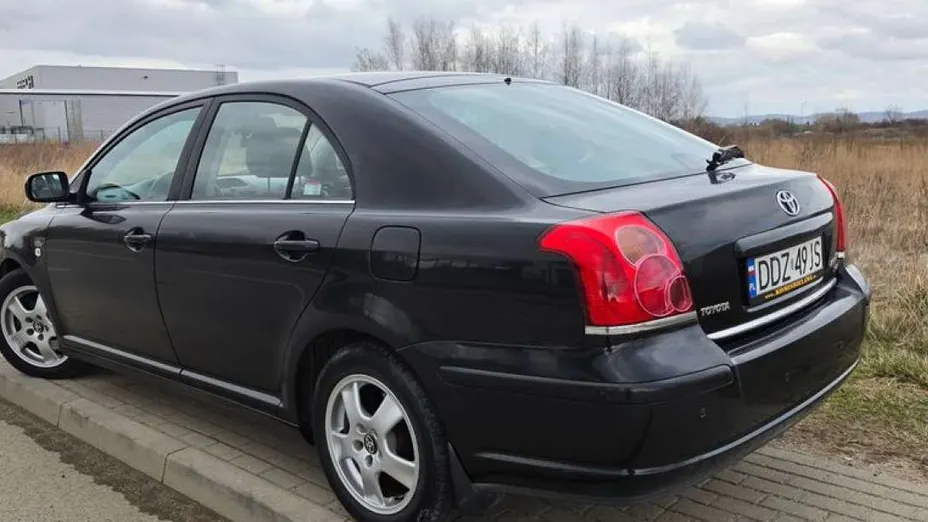 TOYOTA Avensis -