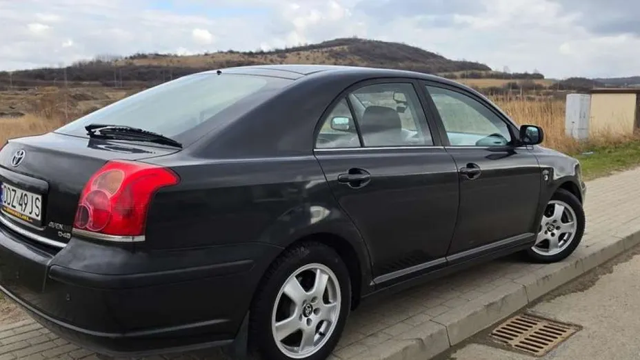 TOYOTA Avensis -