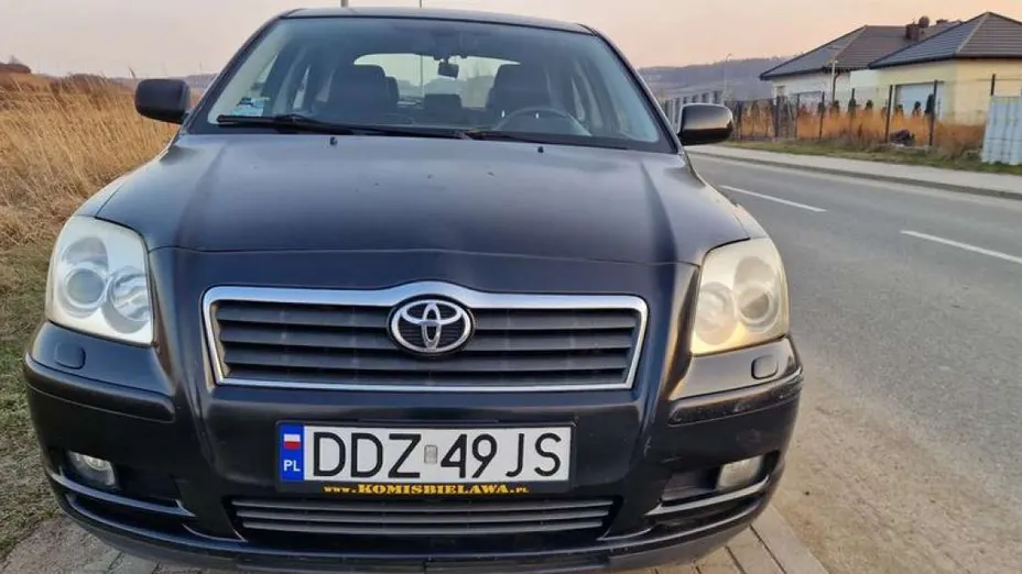 TOYOTA Avensis -