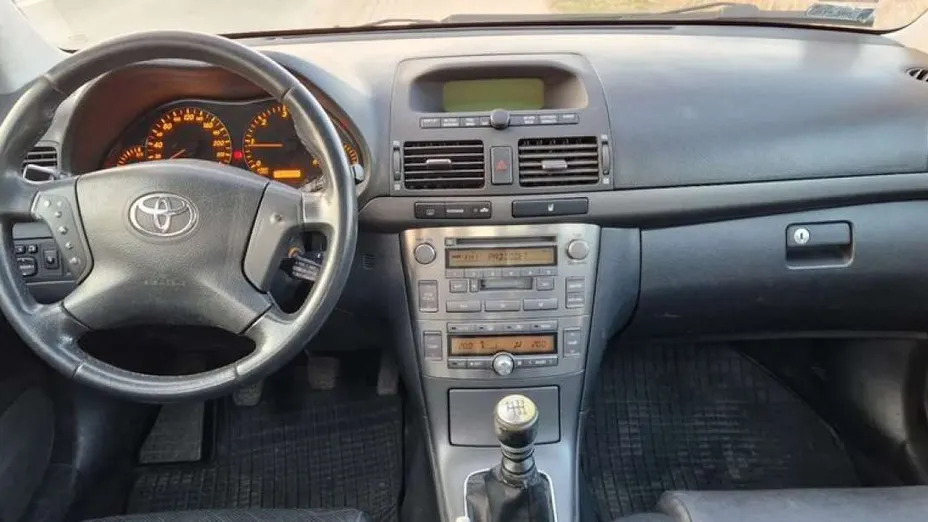 TOYOTA Avensis -