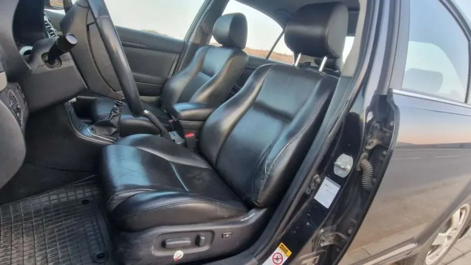 TOYOTA Avensis -