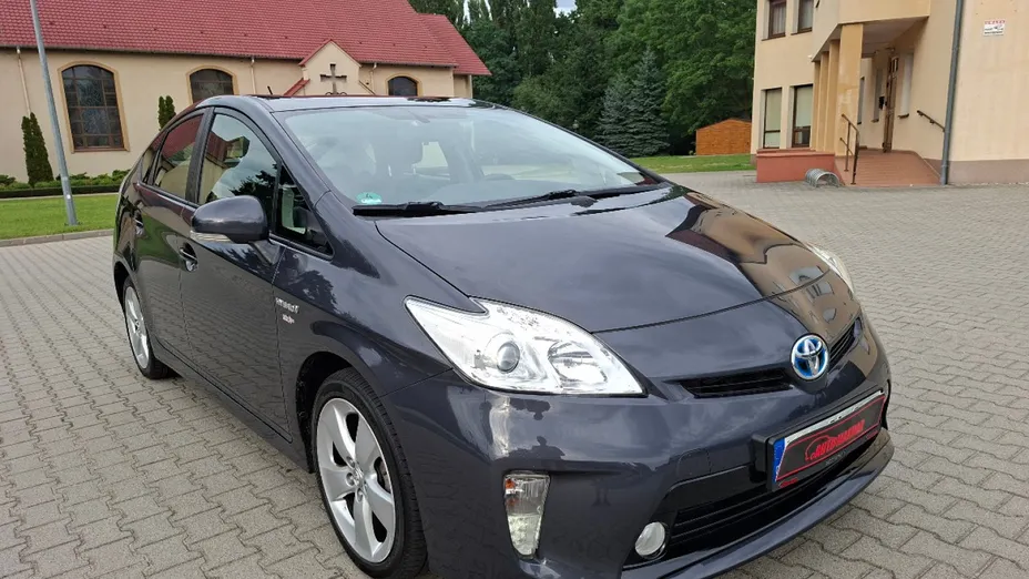 TOYOTA Prius -