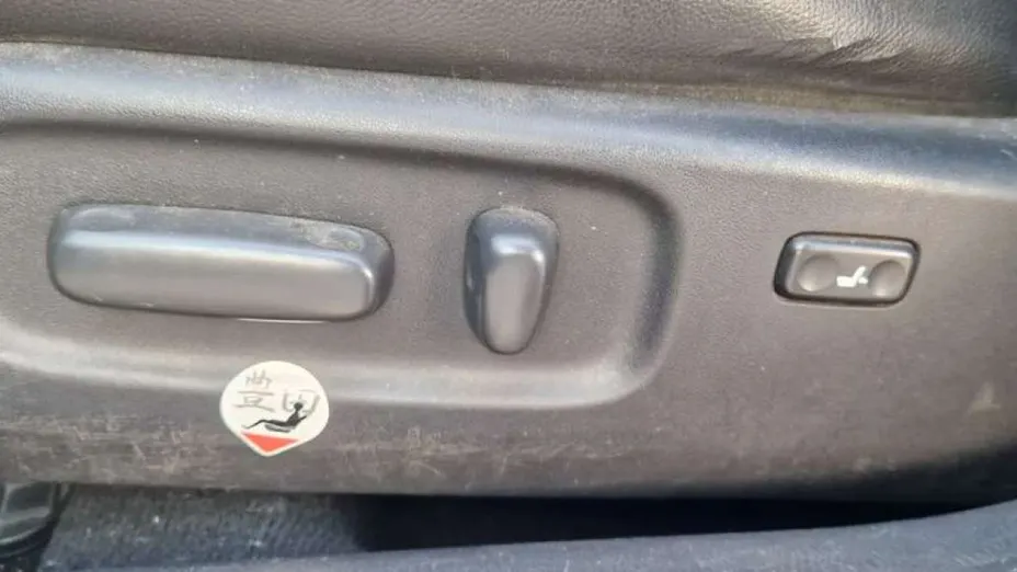 TOYOTA Avensis -