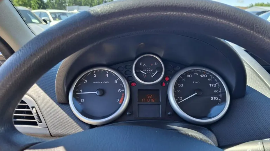 PEUGEOT 207 -