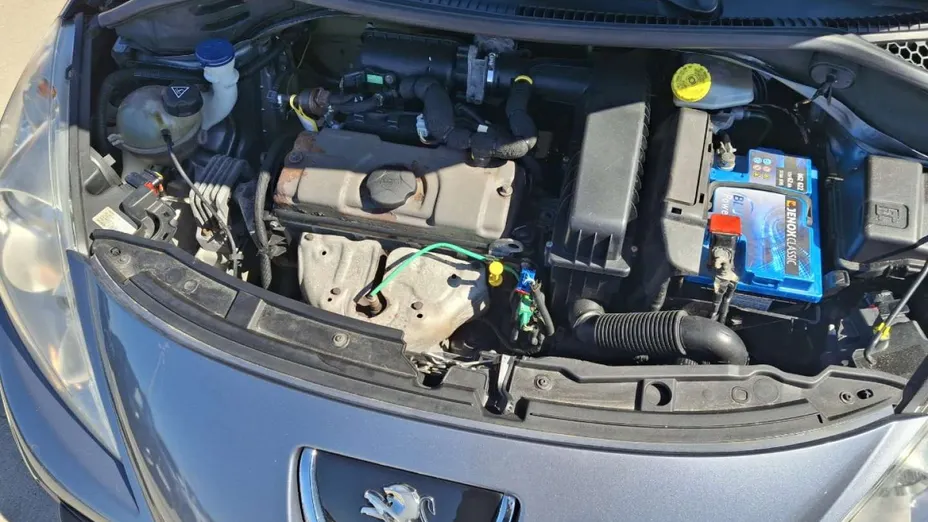 PEUGEOT 207 -