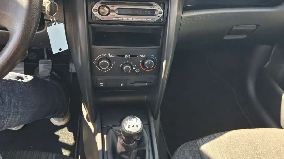 PEUGEOT 207 -