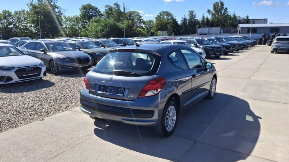 PEUGEOT 207 -