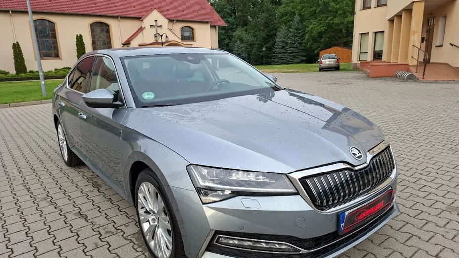 SKODA Superb -