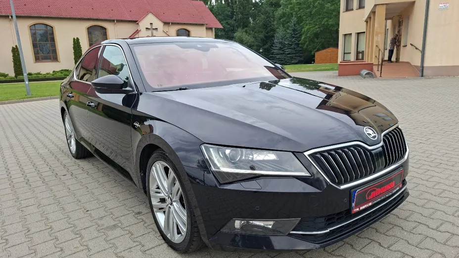 SKODA Superb -