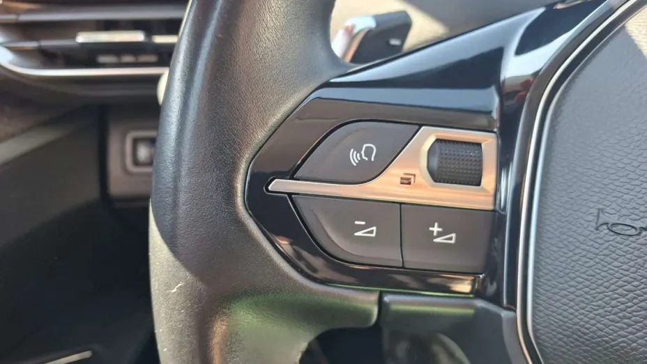 PEUGEOT 3008 -