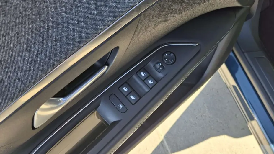 PEUGEOT 3008 -