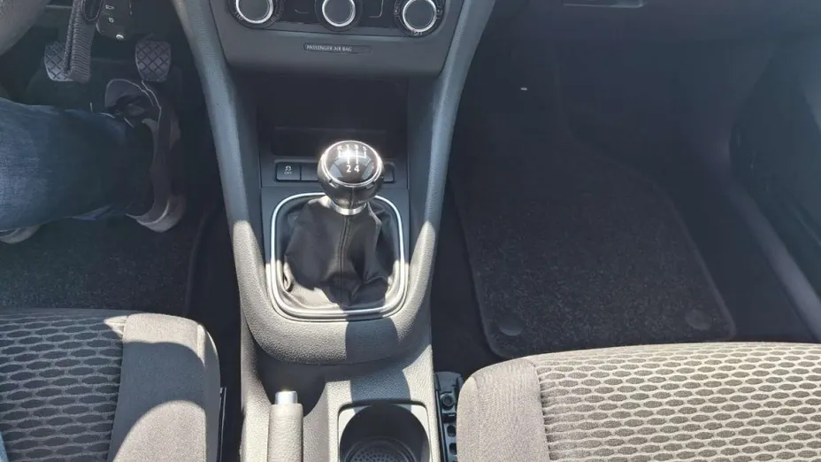 VOLKSWAGEN Golf -