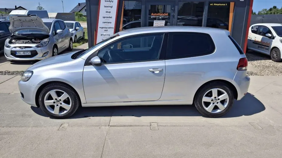 VOLKSWAGEN Golf -