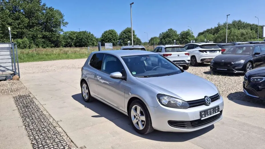VOLKSWAGEN Golf -