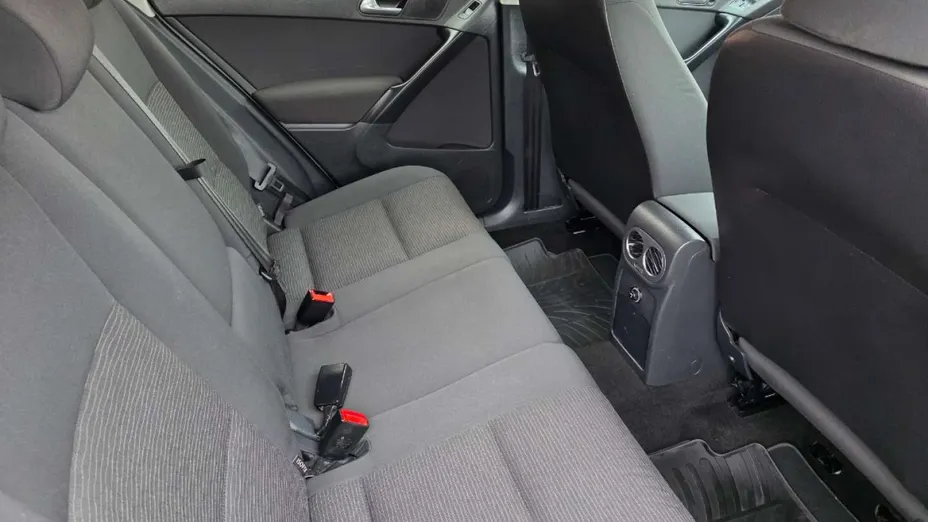 VOLKSWAGEN Tiguan -