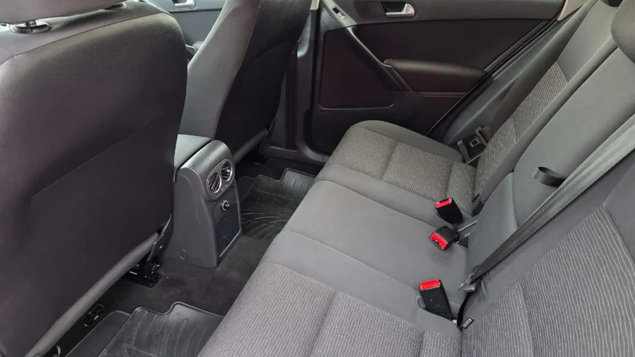 VOLKSWAGEN Tiguan -