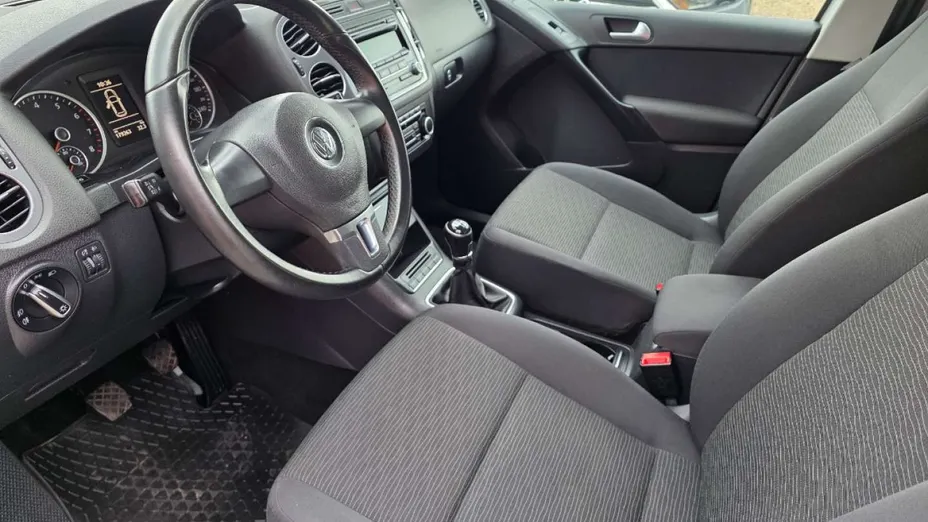 VOLKSWAGEN Tiguan -