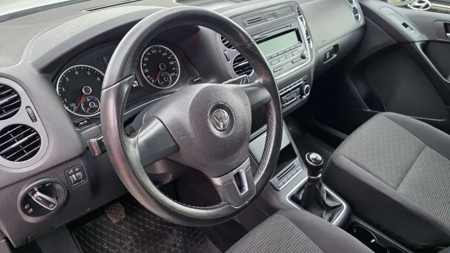 VOLKSWAGEN Tiguan -