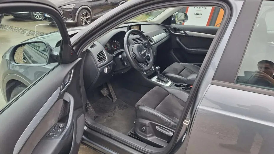 AUDI Q3 -