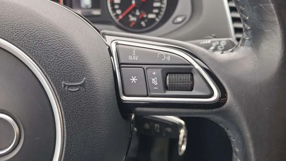 AUDI Q3 -