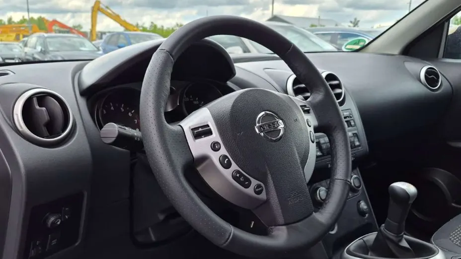 NISSAN Qashqai -