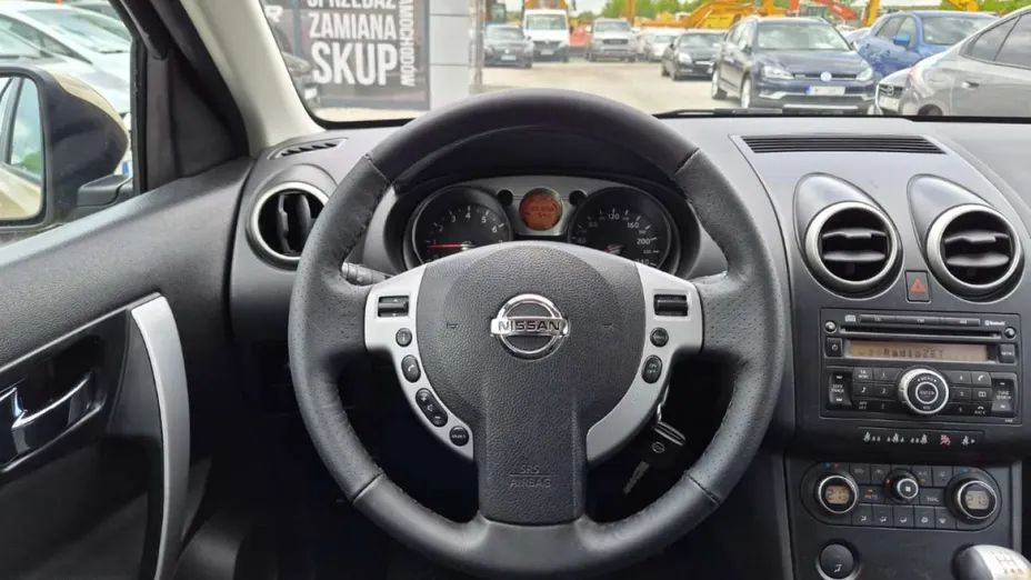NISSAN Qashqai -