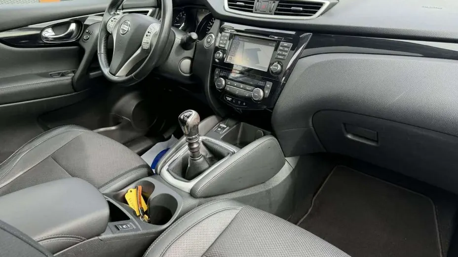 NISSAN Qashqai -