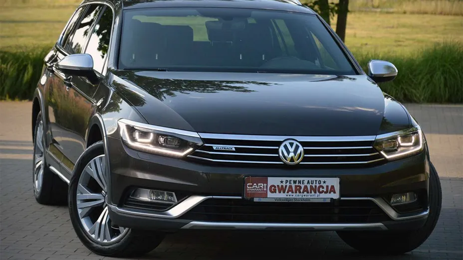 VOLKSWAGEN Passat -