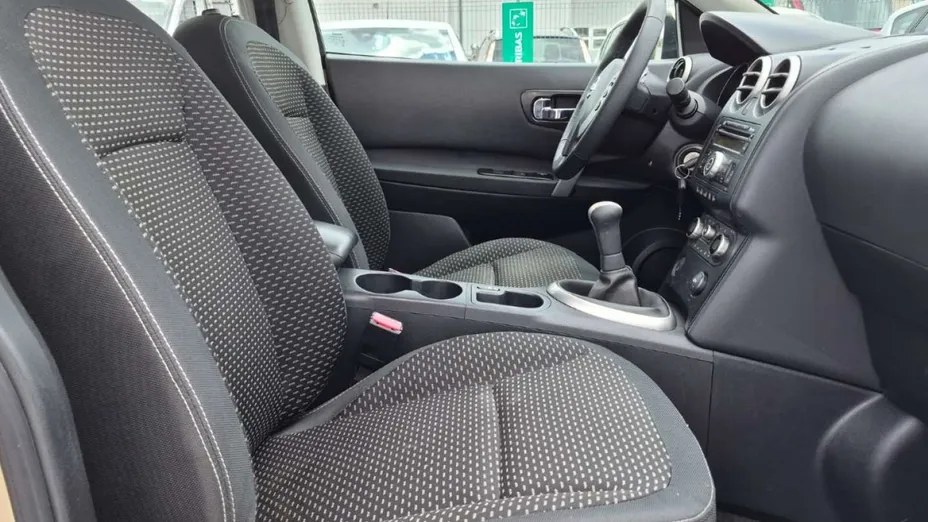 NISSAN Qashqai -