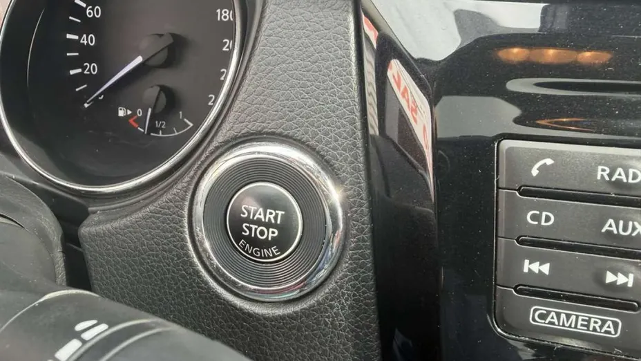 NISSAN Qashqai -