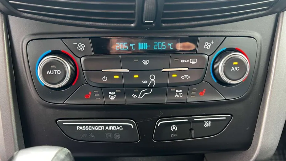 FORD Kuga -