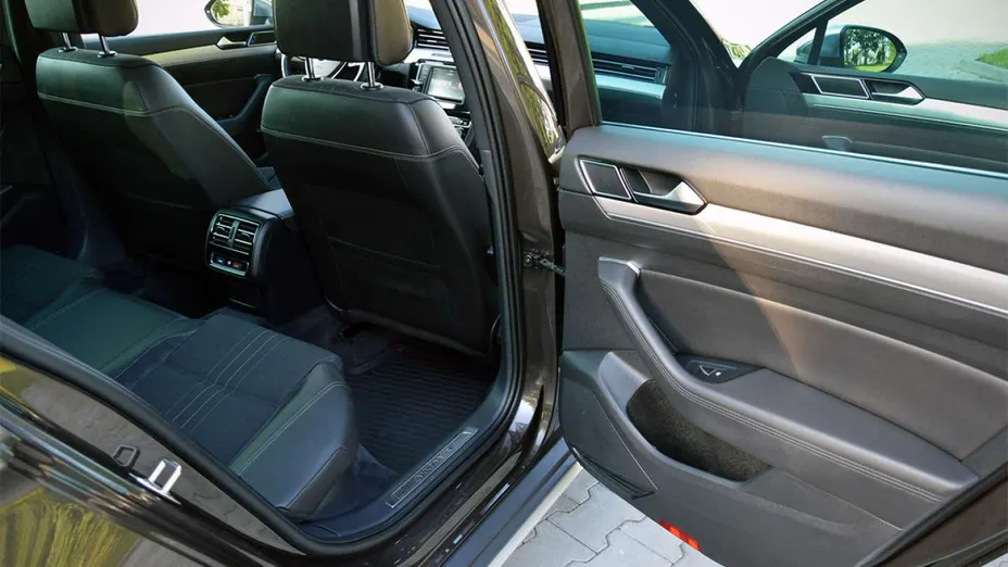 VOLKSWAGEN Passat -