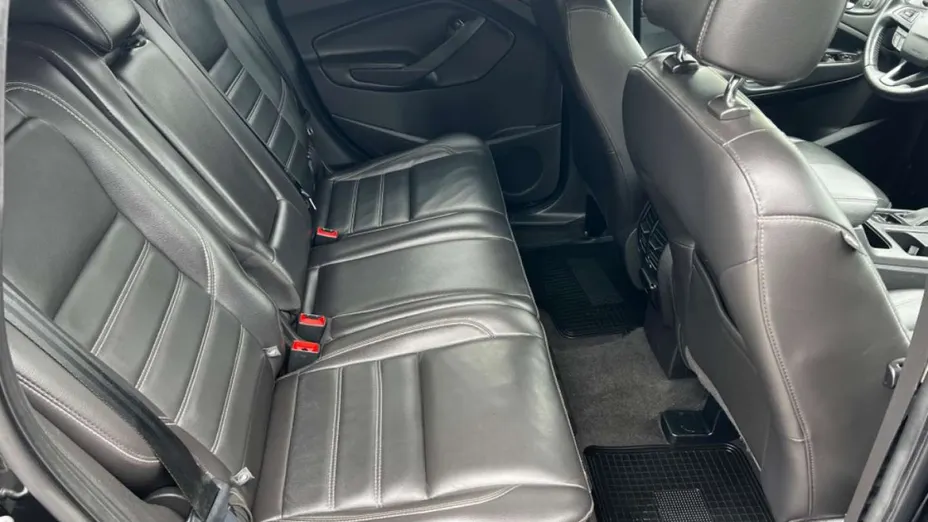 FORD Kuga -