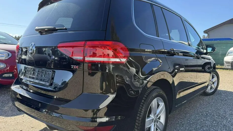 VOLKSWAGEN Touran -